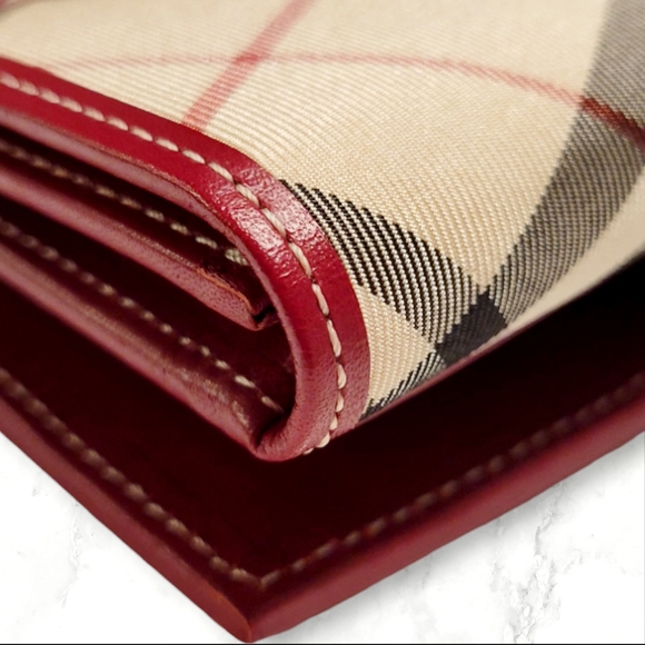 Stunning BURBERRY Bifold Wallet Iconic Tartan Plaid NWOT & Plastic on Front Logo - Picture 5 of 15